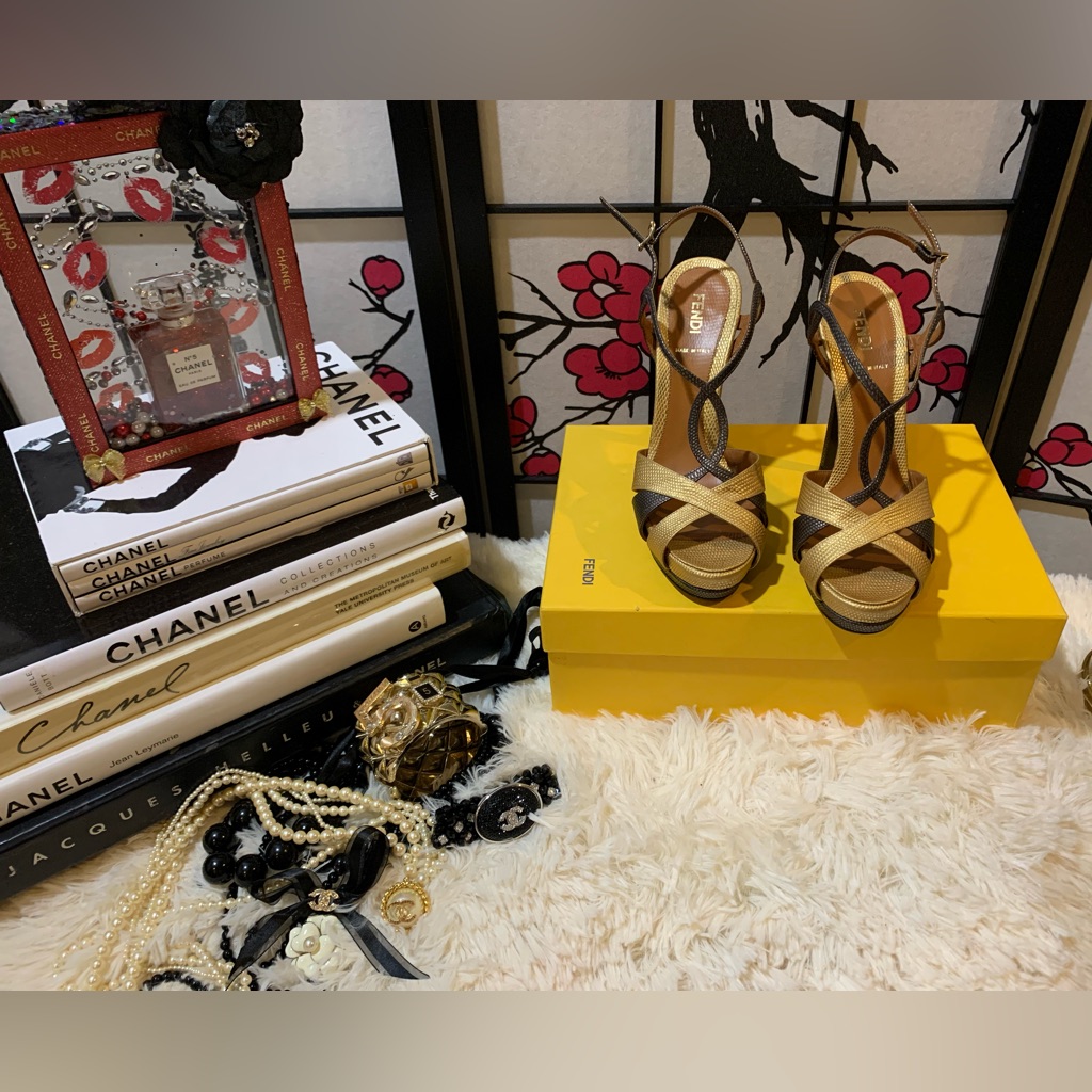 Astonishing Beautiful And Sexy Euc/Fendi T Straps Sandals.